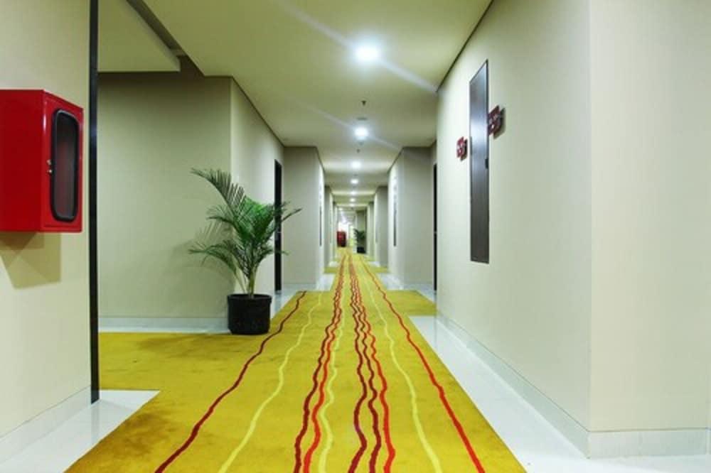 Merapi Merbabu Hotels Bekasi Exterior photo