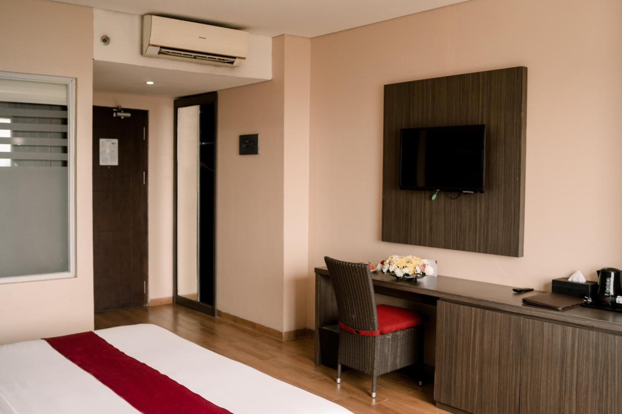 Merapi Merbabu Hotels Bekasi Exterior photo